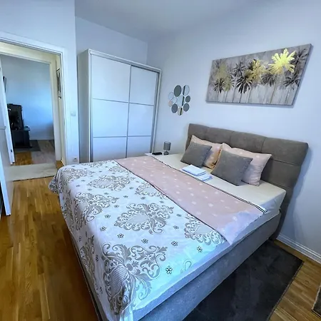 Pleasure Lux1 * Belgrade